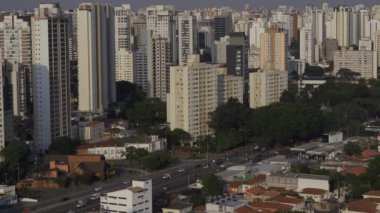 Şehirlerdeki karantinayı bozmak. Coronavirus. Sao Paulo şehri, Brezilya Güney Amerika.