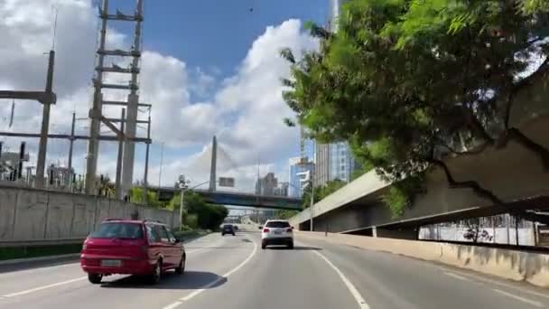 吊橋だ ケーブル世界でのブリッジご宿泊いただけます 南米ブラジルのサンパウロ市 — ストック動画