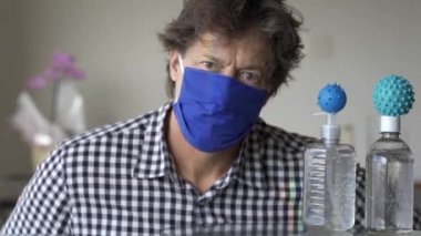 Virüs resmi, Germs, Coronavirus dezenfektanları, Covid19 dezenfektanlar, Coronavirüs veya COVID -19, virüs ve COVID-19 konseptini öldürmek için alkol spreyleri. Model değil nesneye odaklan. 