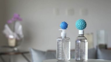 Virüs resmi, Germs, Coronavirus dezenfektanları, Covid19 dezenfektanlar, Coronavirüs veya COVID -19, virüs ve COVID-19 konseptini öldürmek için alkol spreyleri. Model değil nesneye odaklan. 