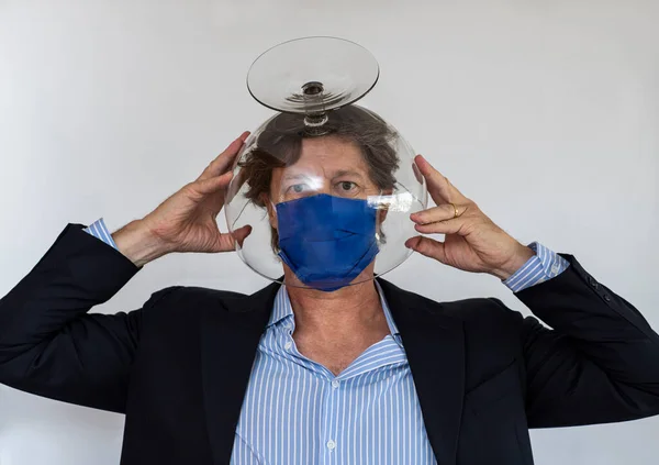 安全眼鏡と医療用マスク Covid 19流行テーマ中のセキュリティと保護 — ストック写真