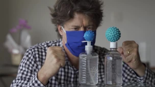 Covid Virüsünü Öldürmek Temiz Eller Için Coronavirus Dezenfektanı Jeli Hijyen — Stok video