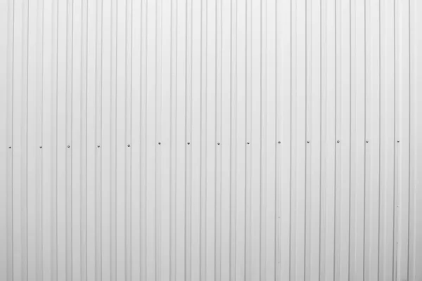 Bílá vlnitá plechová textura povrchu stěny. Galvanizovat ocelové pozadí. — Stock fotografie