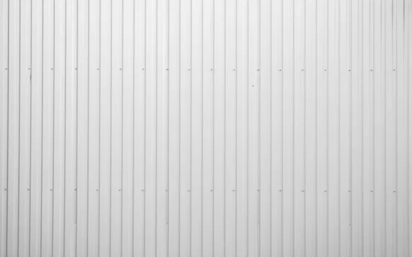 Bílá vlnitá plechová textura povrchu stěny. Galvanizovat ocelové pozadí. — Stock fotografie