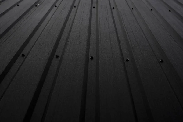 Surface de texture de tôle ondulée noire du mur. Galvaniser fond en acier . — Photo