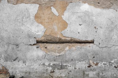 Arka planda gri çimento dokusu ile kaplı çatlak beton duvar tasarımda kullanılabilir. Çatlak ve delikli kirli beton doku..