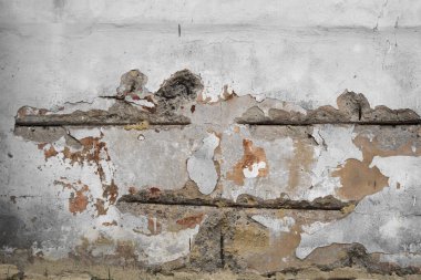 Arka planda gri çimento dokusu ile kaplı çatlak beton duvar tasarımda kullanılabilir. Çatlak ve delikli kirli beton doku..