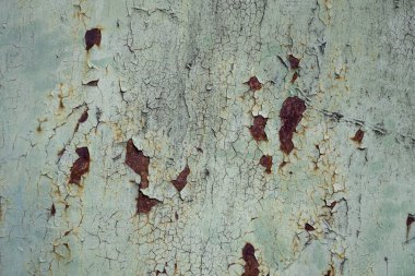 Yeşil boyanmış paslı metal arka plan. Metal pas dokusu. Erozyon metali. Dışarıdaki paslı metal duvarda çizik ve kirli doku var..