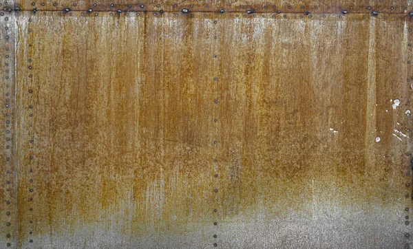 塗装金属錆の背景。金属の錆の質感。エロージョン・メタル屋外の錆びた金属製の壁に傷や汚れのある質感. — ストック写真