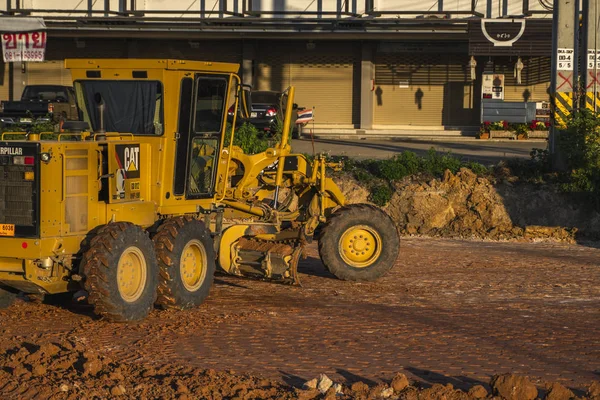 VIETNAM, HO CHI MINH - May 15, 2019: Grader is working on road construction. Grader industrial machine on construction of new roads. Heavy duty machinery working on highway. — Stock Photo, Image