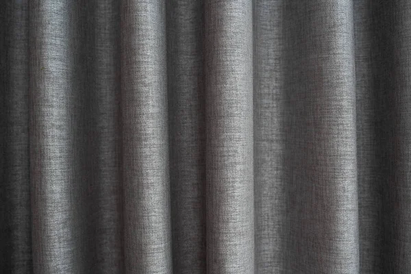 Hermosa cortina gris a la luz del día. Acogedora habitación en casa . — Foto de Stock