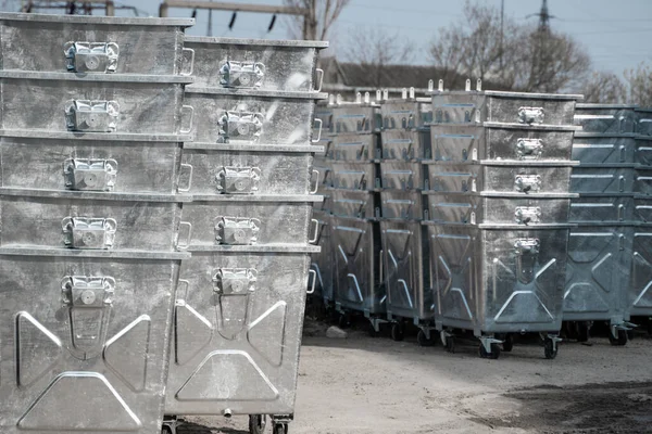 Warehouse of a new silver garbage containers. — Stock Photo, Image