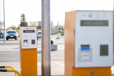 Otoparktan çıkışta park cezası makinesi..