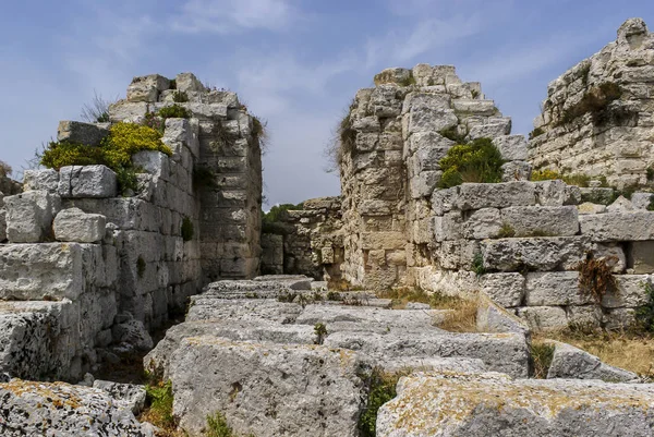 Ruinas de la fortaleza de Euryalus (Castello Eurialo ) — Foto de Stock