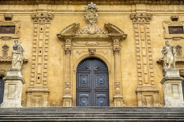 Fachada de la Iglesia de San Pietro en Modica — Foto de Stock