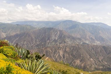 Kolombiya Chicamocha Milli Parkı çevresinde yürüyüş