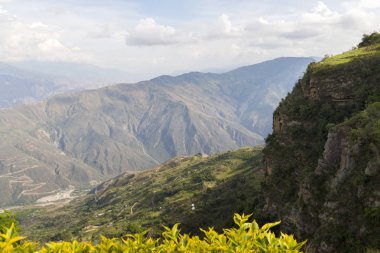 Kolombiya Chicamocha Milli Parkı çevresinde yürüyüş