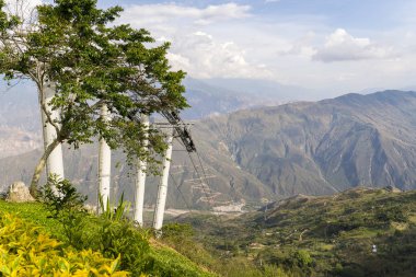 Kolombiya Chicamocha Milli Parkı çevresinde yürüyüş