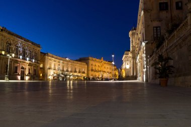 Duomo Meydanı Ortygia - Syracuse gecede tarafından