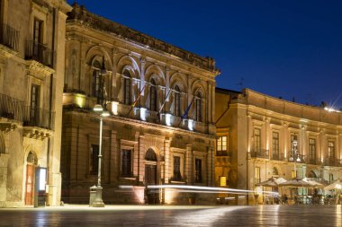 Duomo Meydanı Ortygia - Syracuse gecede tarafından
