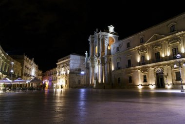 Duomo Meydanı Ortygia - Syracuse gecede tarafından