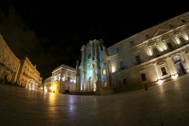Duomo Meydanı Ortygia - Syracuse gecede tarafından