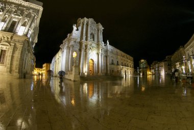 Duomo Meydanı Ortygia - Syracuse gecede tarafından