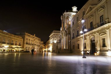 Duomo Meydanı Ortygia - Syracuse gecede tarafından