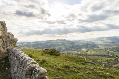 Anapo Vadisi 'nden doğal manzaralar Buscemi, Syracuse, İtalya.