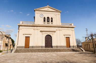 Cassaro, İtalya 'nın Syracuse ilindeki Vincoli' deki San Pietro Kilisesi cephesi.