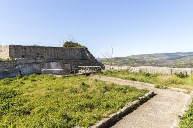 İtalya 'nın Syracuse ilindeki Palazzolo Acreide' deki Ortaçağ Kalesi 'nin Antik Harabeleri.