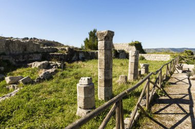 İtalya 'nın Syracuse ilindeki Palazzolo Acreide' deki Ortaçağ Kalesi 'nin Antik Harabeleri.