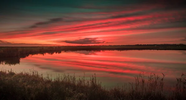 Lac au lever du soleil — Photo