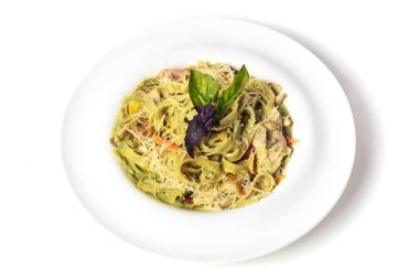     Yeşil Ispanak Makarnası Pastırma, Türkiye ve Parmesan Peyniri