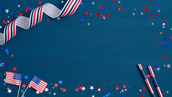 七月四日快乐，独立日贺卡横幅。 七月四日快乐的概念。 格罗斯谷带，美国国旗，喝稻草，蓝色背景的科菲蒂星. — 图库照片