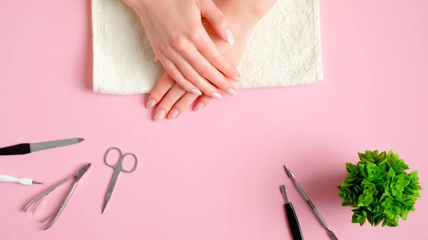 Nagelsalon Werkruimte Concept Top View Vrouwelijke Handen Manicure Tools Roze — Stockfoto
