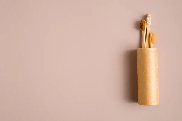 Milieuvriendelijke Bamboe Tandenborstels Set Platte Lay Bovenaanzicht Kopieerruimte Geen Afval — Stockfoto