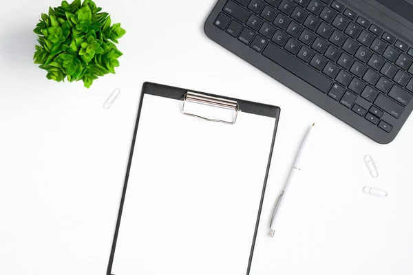 Home Office Workspace Laptop Computer Keyboard Blank Paper Clipboard Green — Stock Photo, Image