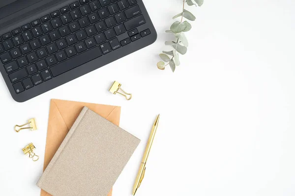 Platte Lay Tafel Tafel Tafel Boven Stijlvolle Vrouwelijke Werkruimte Met — Stockfoto