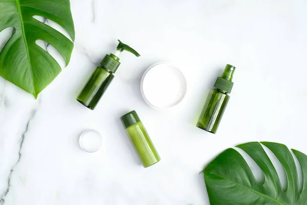 Ensemble Cosmétiques Bio Naturels Aux Feuilles Tropicales Vertes Produits Beauté — Photo