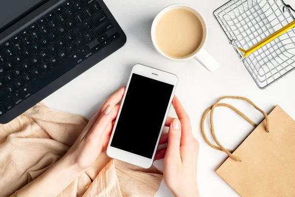 Compras Línea Concepto Teléfono Móvil Vista Superior Manos Femeninas Sosteniendo — Foto de Stock