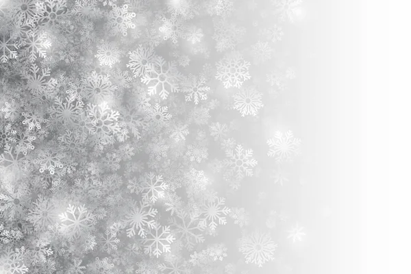 Efeito de neve de queda de Natal com flocos de neve transparentes e luzes sobrepostas no fundo de prata claro — Fotografia de Stock