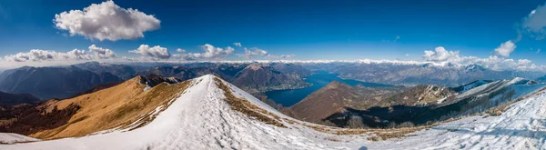 Vue panoramique du lac de Côme vue du Monte San Primo — Photo