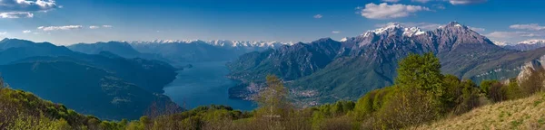 Jezero Como, jak je patrné z hikitg stezka do Lesnice di Canzo — Stock fotografie