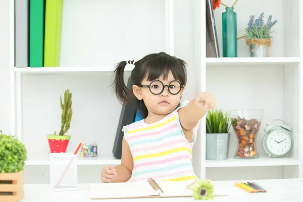 子供たちは学習に興味がない. — ストック写真