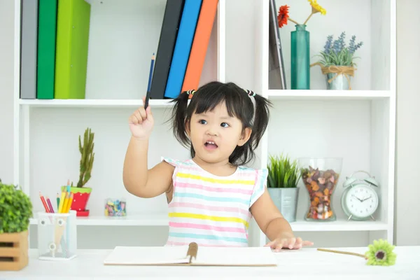 Los niños no están interesados en aprender . —  Fotos de Stock