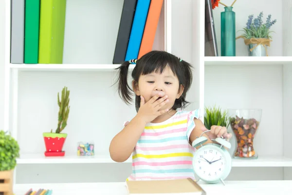 Los niños no están interesados en aprender . —  Fotos de Stock