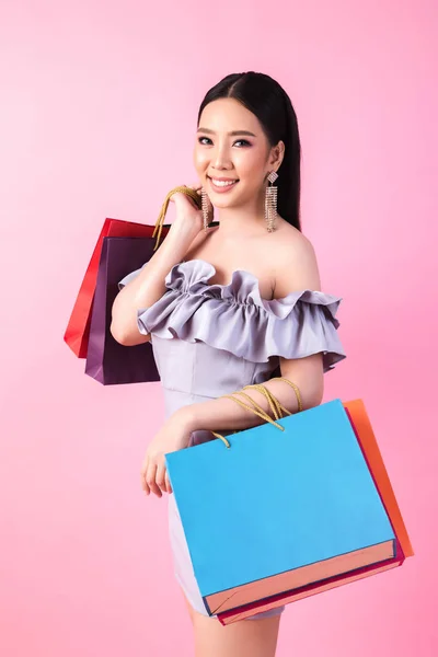 Beautiful asian woman with shopping bag Royalty Free Stock Photos