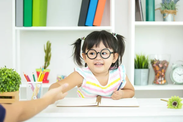 Familia feliz. Madre e hija juntas Imagen de stock