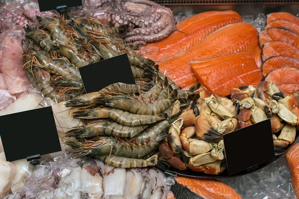 Vismarkt Met Verschillende Soorten Verse Zeevruchten — Stockfoto
